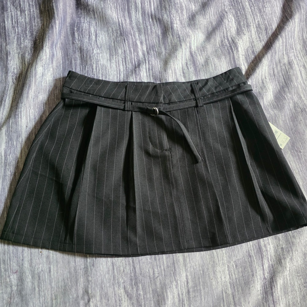 No Boundaries Black Pinstripe Pleated Mini Skirt Mid Riseโ Belted XS 0-2 NEW